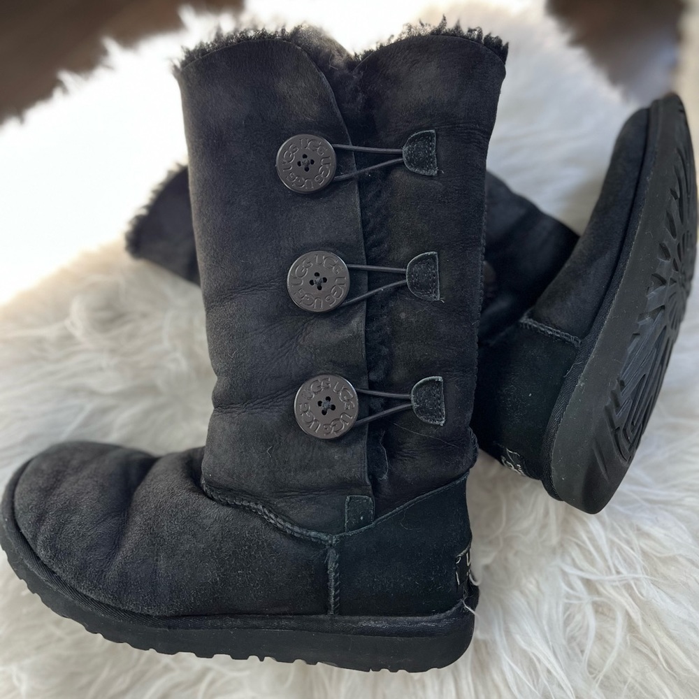 Ugg Bailey Button - image 1